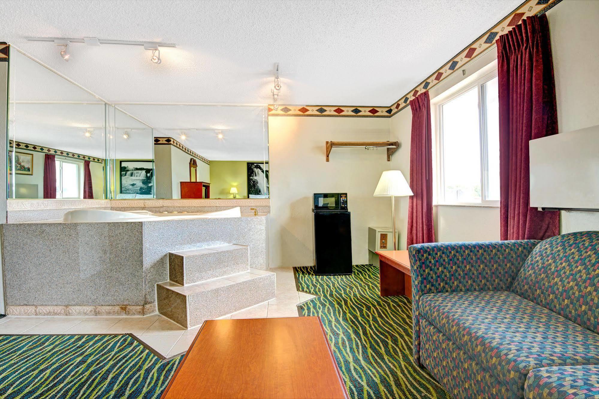 Super 8 By Wyndham Independence Kansas City Экстерьер фото