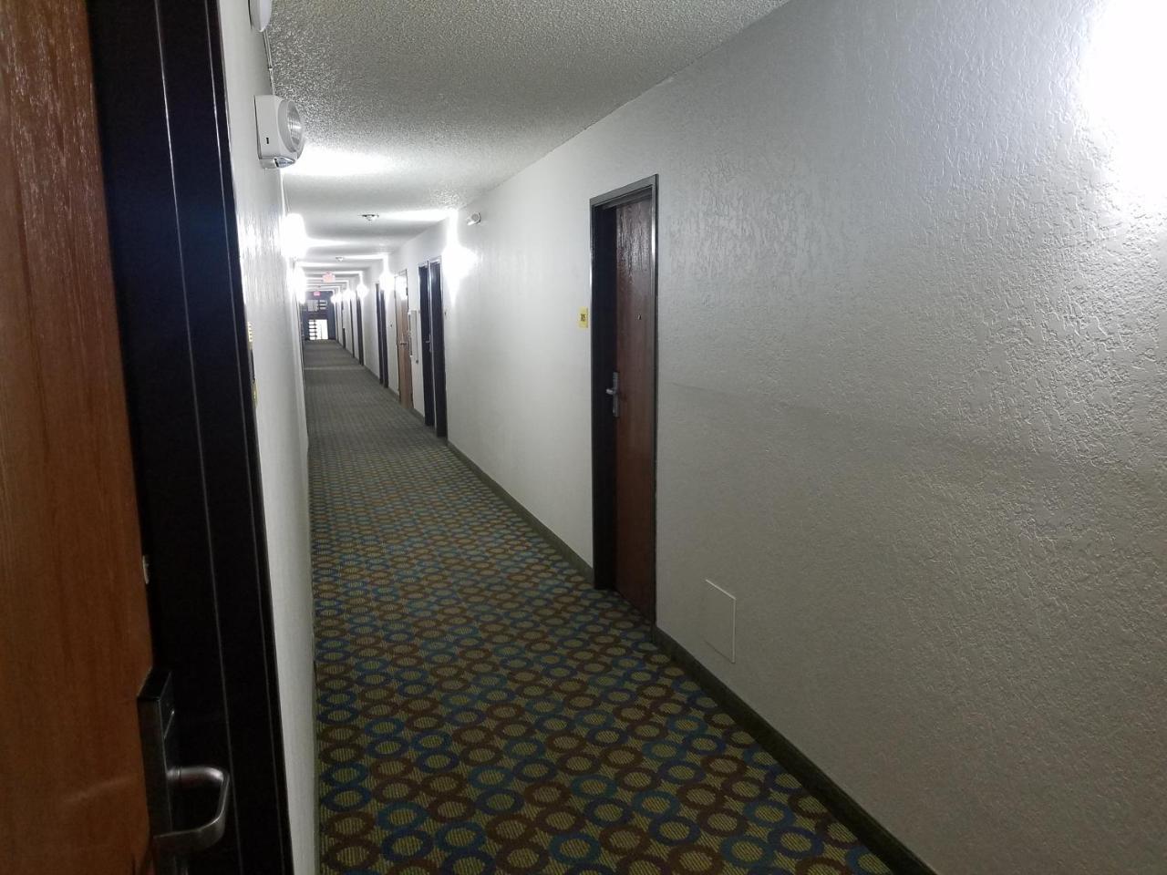 Super 8 By Wyndham Independence Kansas City Экстерьер фото
